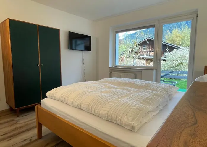 Mit Terrasse Und Garten Mit Blick Auf Karwendelgebirge Mittenwald